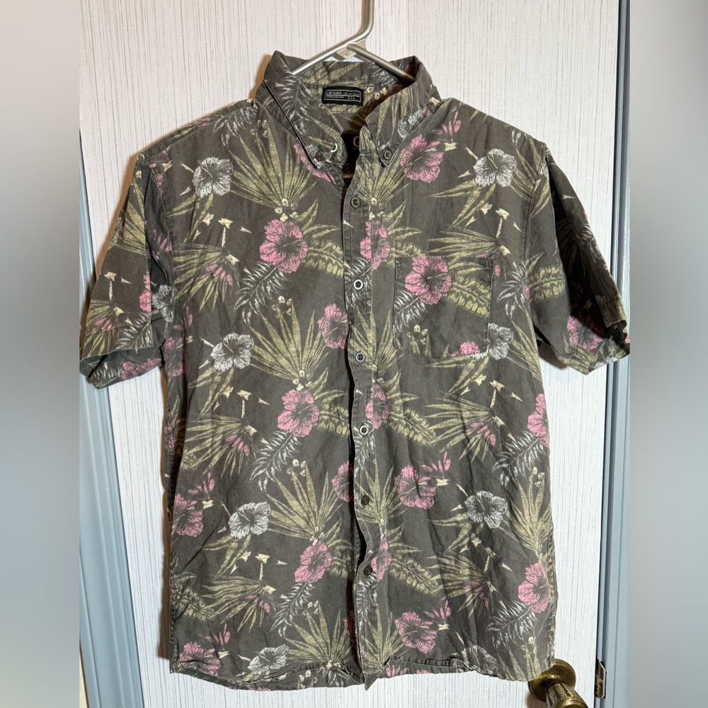G by Guess Los Angeles men’s button-down shirt - Size M
